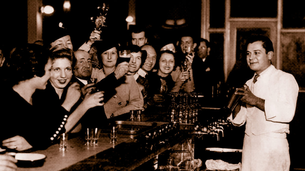 Women in speakeasy bars - Prohibition era