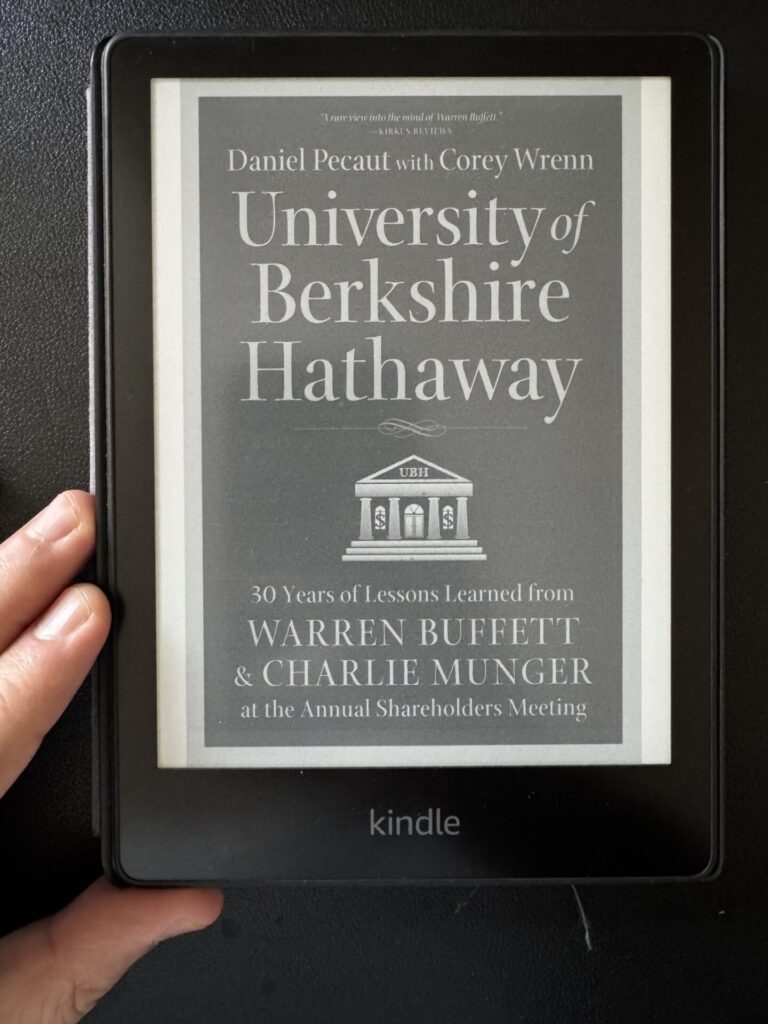 The kindle cover image of the book, the University of Berkshire Hathaway for a book summary written by Tapan Desai.